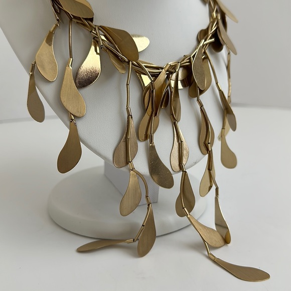 BCBGMAXAZRIA GOLD ELEGANT DROP NECKLACE - Picture 4 of 8